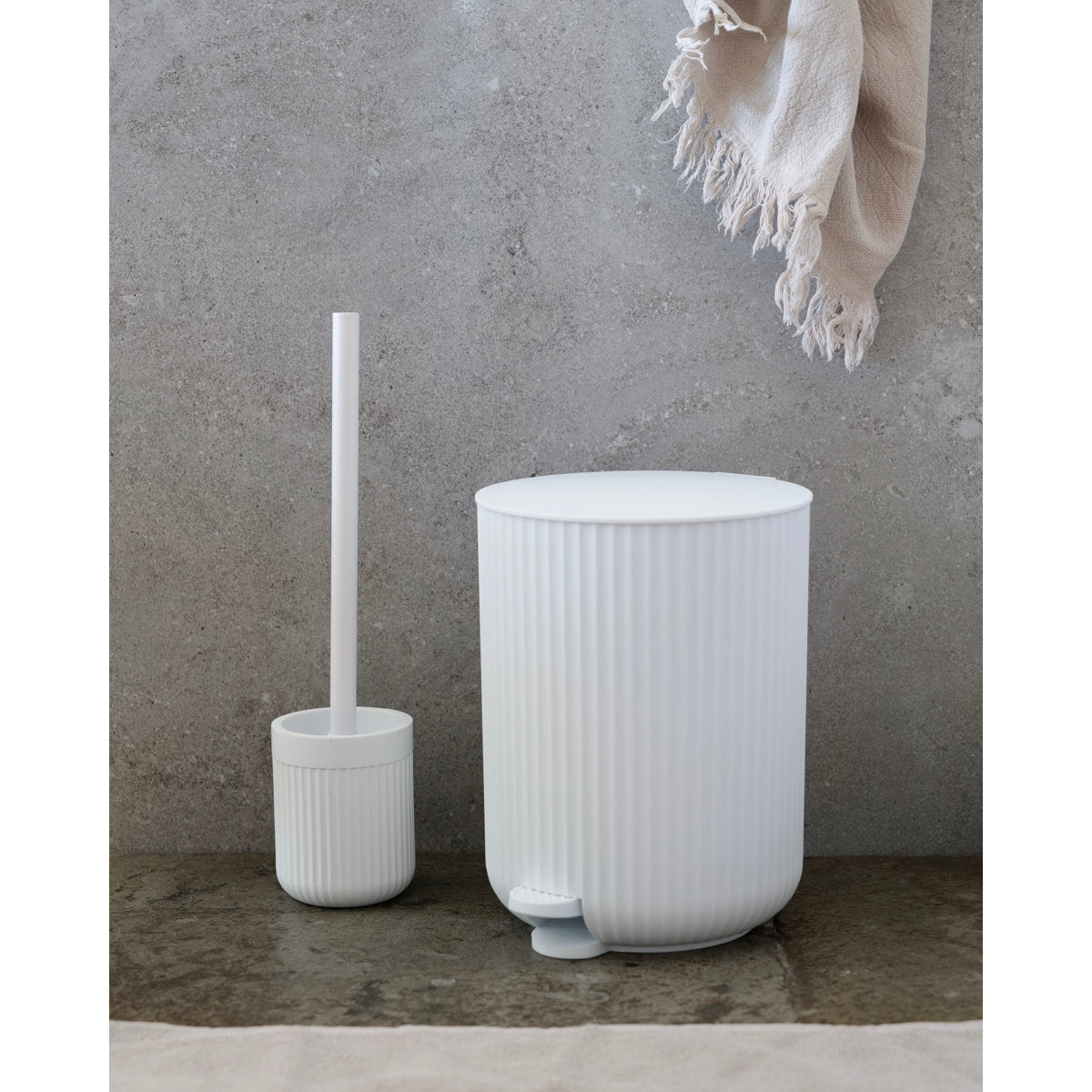 Bathroom step can -polyresin