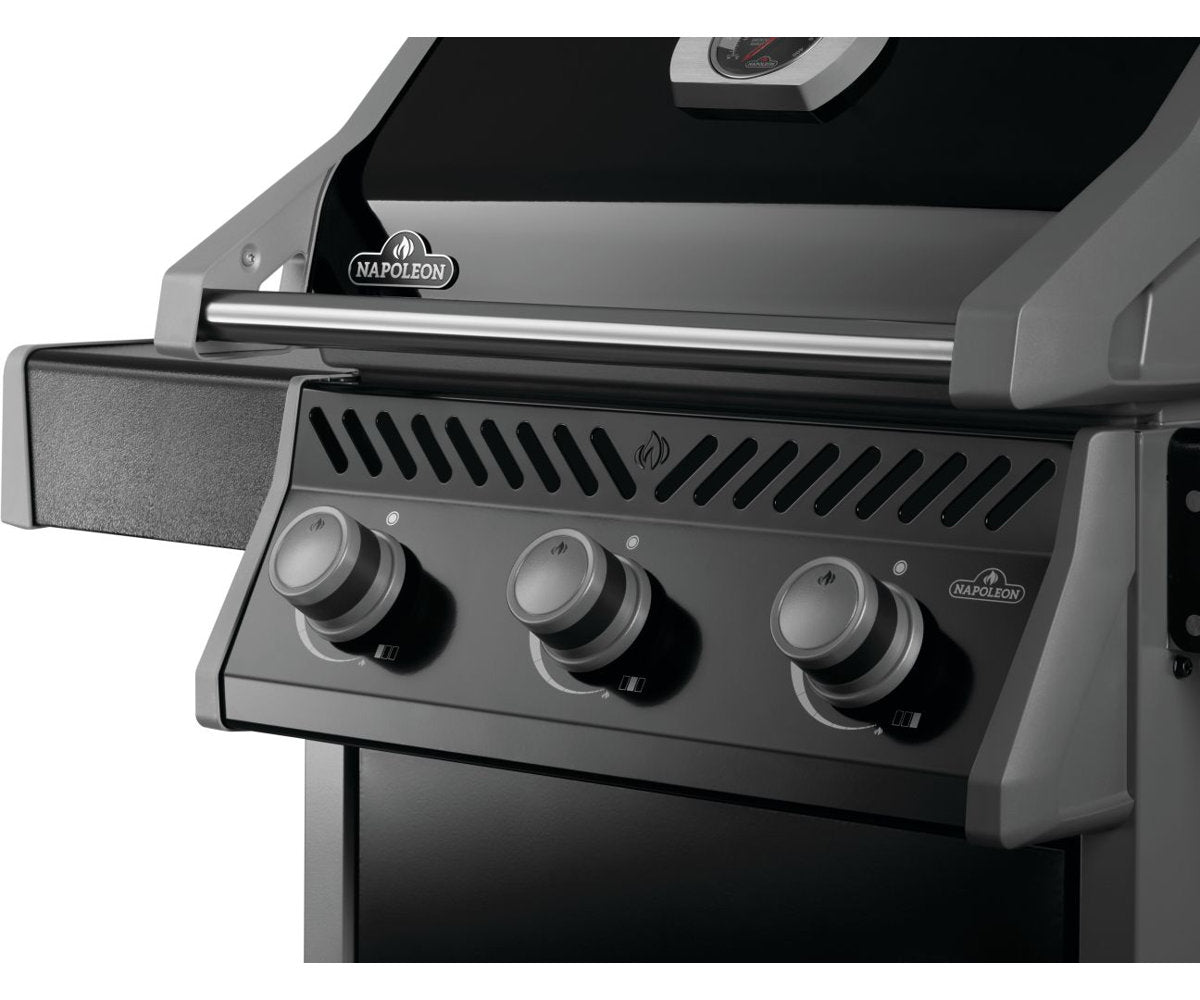 Rogue? 425 3-Burner Grill with Cast Iron Cooking Grids
