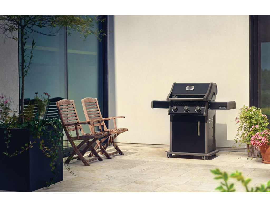 Rogue? 425 3-Burner Grill with Cast Iron Cooking Grids