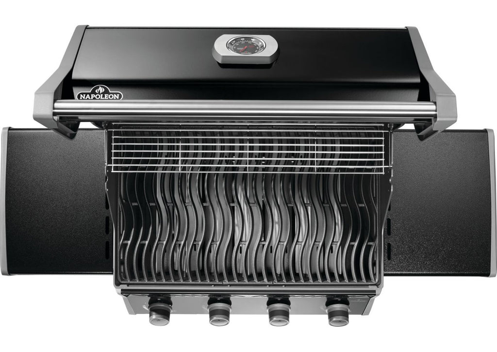 Rogue? 525 4-Burner Grill with Cast Iron Cooking Grids